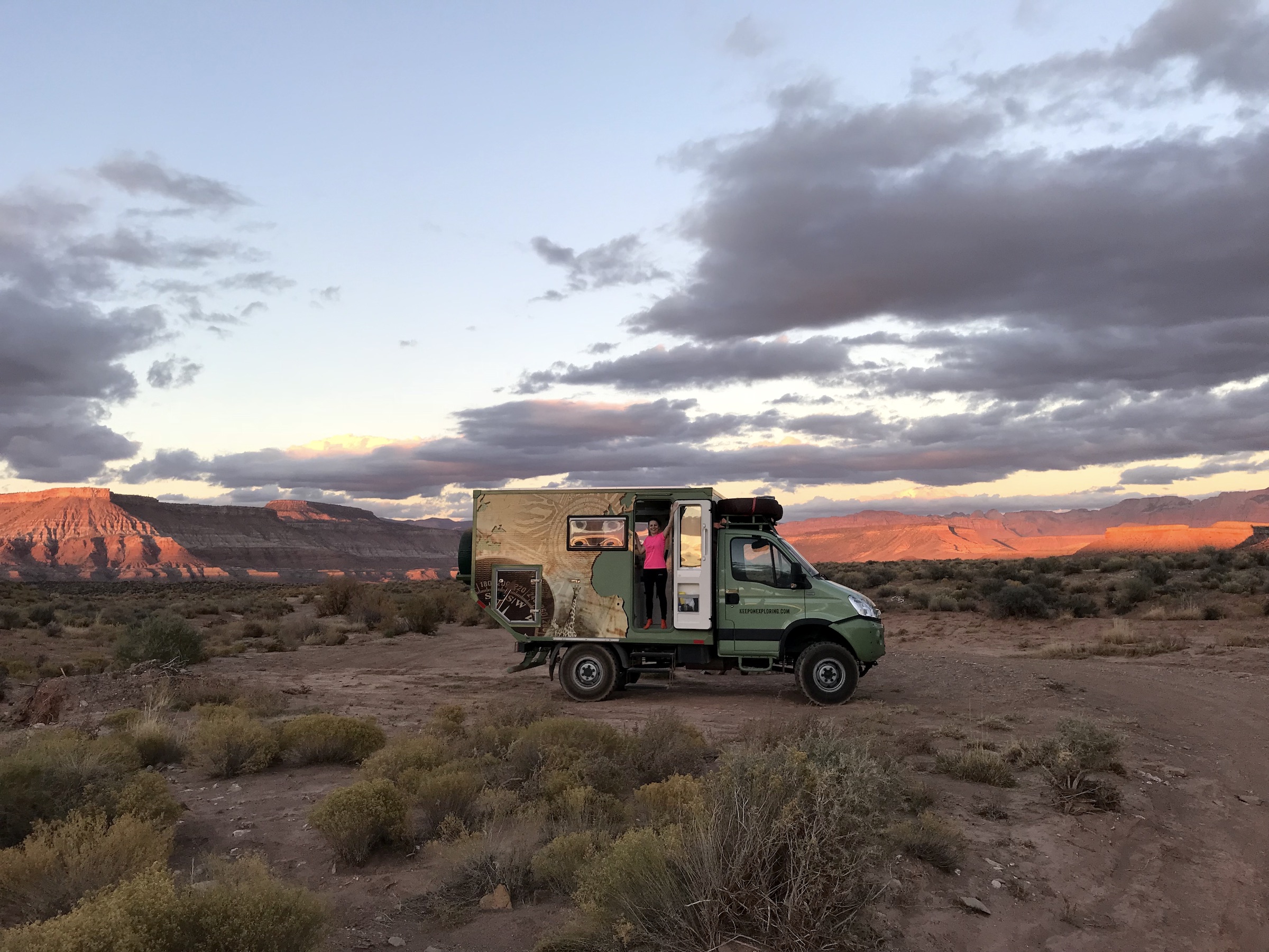 Hello!!! Beautiful sunset, desert camping, Utah