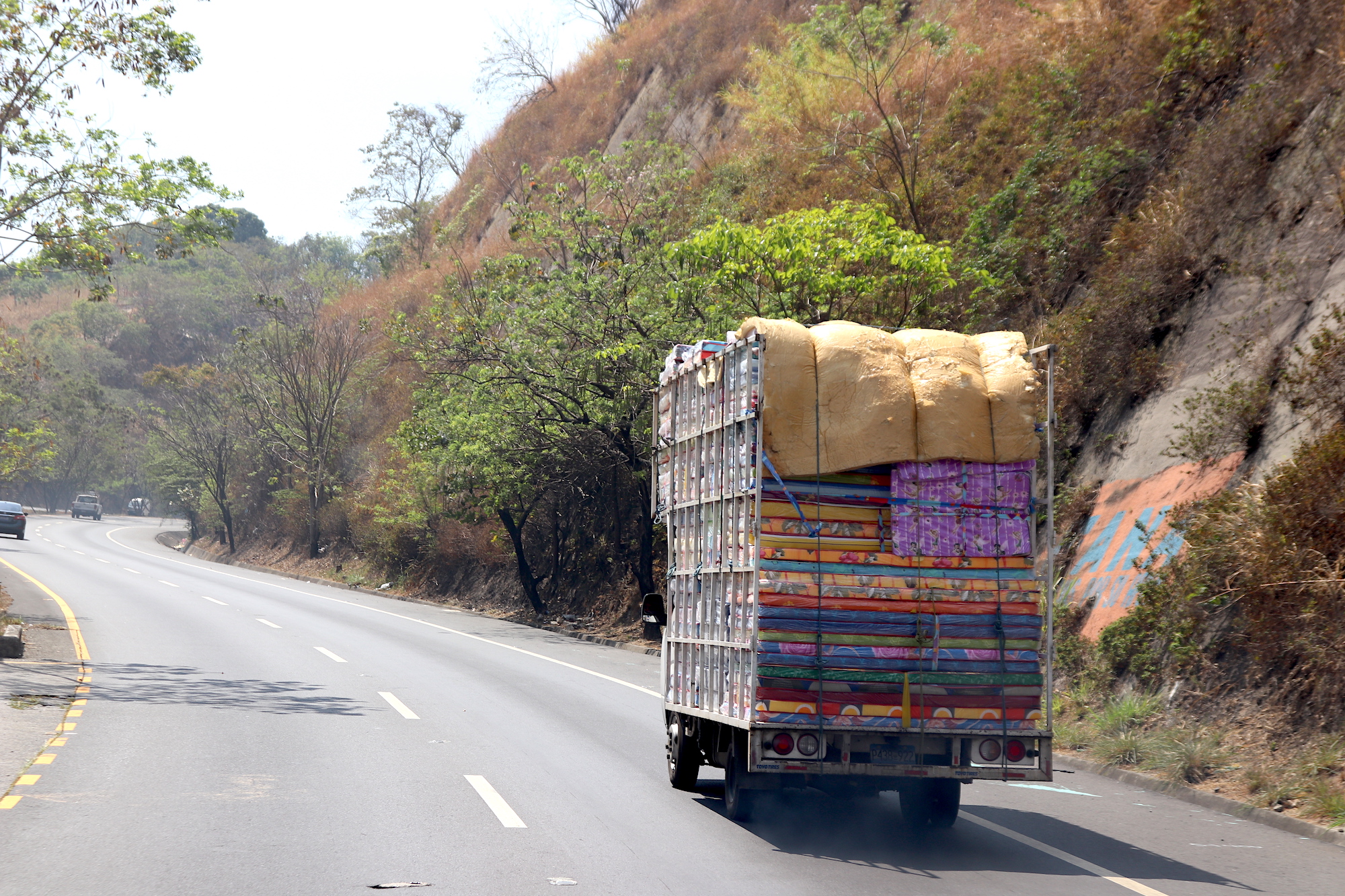 Funny road encounters in El Salvador